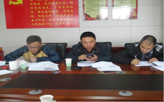 康正发为驾驶员治理入职手续、签署劳动条约。。
