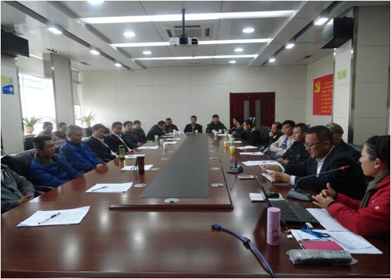 XC体育综合办主任宋洋对XC体育公司治理制度、清静知识举行宣贯培训。。